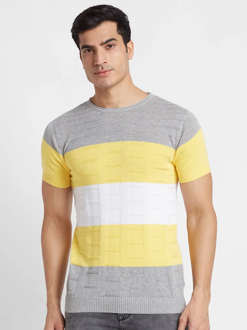 جلو باص تيشيرت رجالي قطن بياقة دائرية مخطط باللون الرمادي بقصة عادية